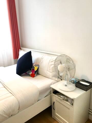 STUNNiNG – 3 Double Bedroom FLAT in Central London gallery image 4