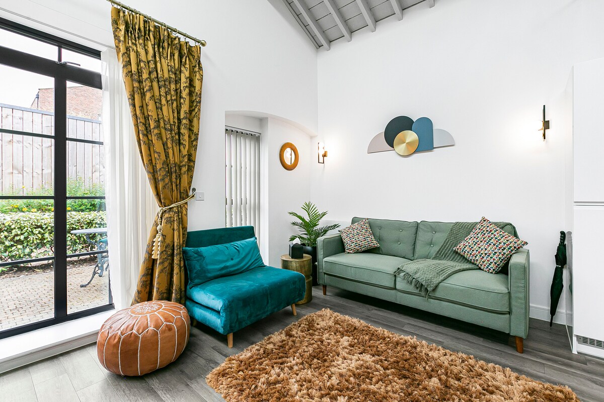 Top performing Airbnb: Luxury, Spacious Factory Conversion, Free Parking in St. Albans