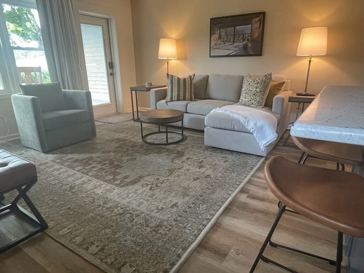 Peaceful Lakefront Apartment - Waynesville, NC