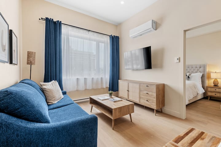 City Center 2br Condo - Montreal