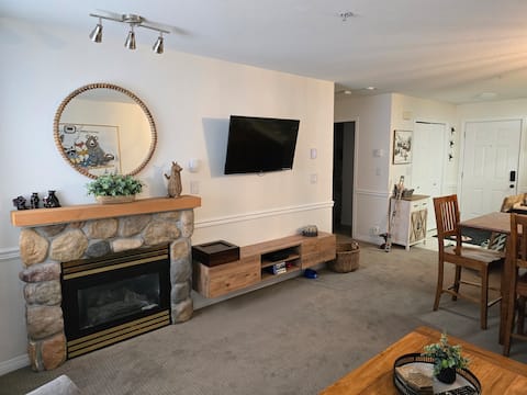 Successful Airbnb property: Ski In/Out Cozy Snow Haven in Kootenay Boundary