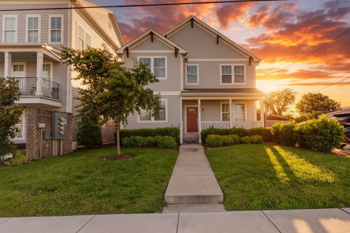 4BR Home in The Nations • Walk to Bars & Bites!