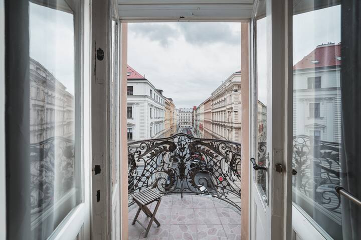 Princ Lucas gallery image 3