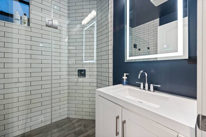 Six-Bedrooms in Wrigleyville gallery image 5