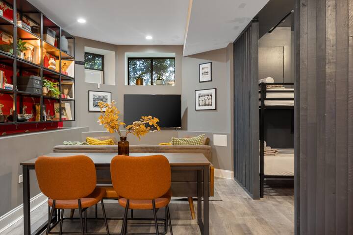 Six-Bedrooms in Wrigleyville gallery image 4