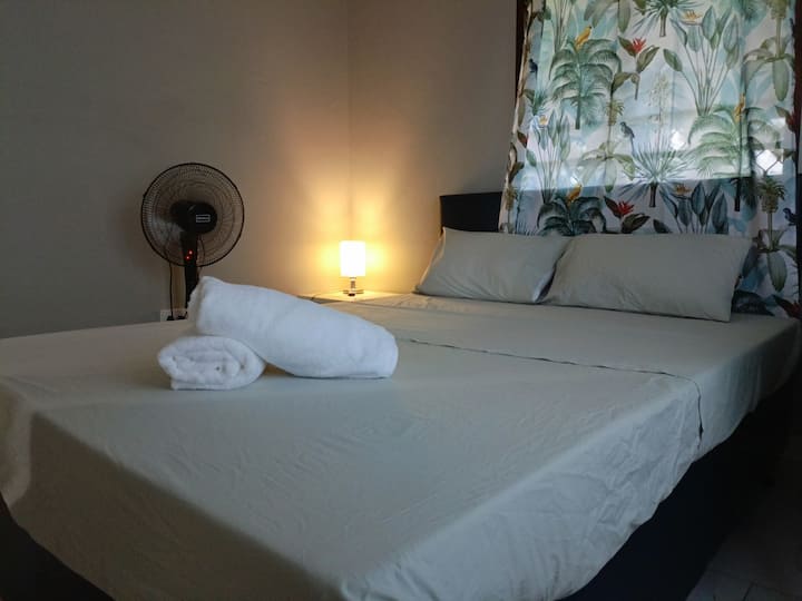 Fitz & Oritz Twin Room 2 - Vanuatu