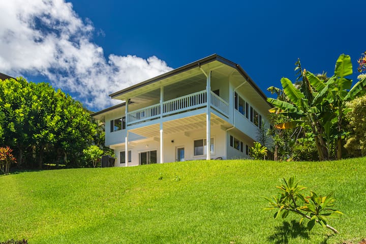 Private, LUXE 4 bdrm/4bath – AC