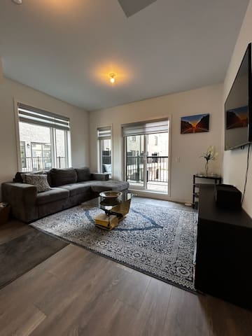 Big 4 bedroom home- only 15 mins from downtown.