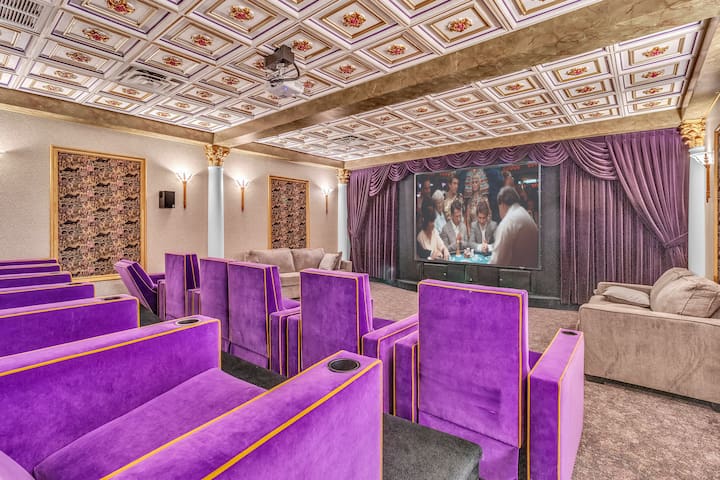 15,000 Sqft 5min from strip! 1.5 acre Mega Mansion gallery image 2