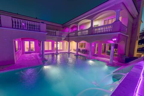 15,000 Sqft 5min from strip! 1.5 acre Mega Mansion