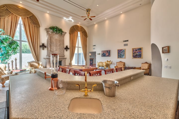 15,000 Sqft 5min From Strip! 1.5 Acre Mega Mansion - Las Vegas, NV