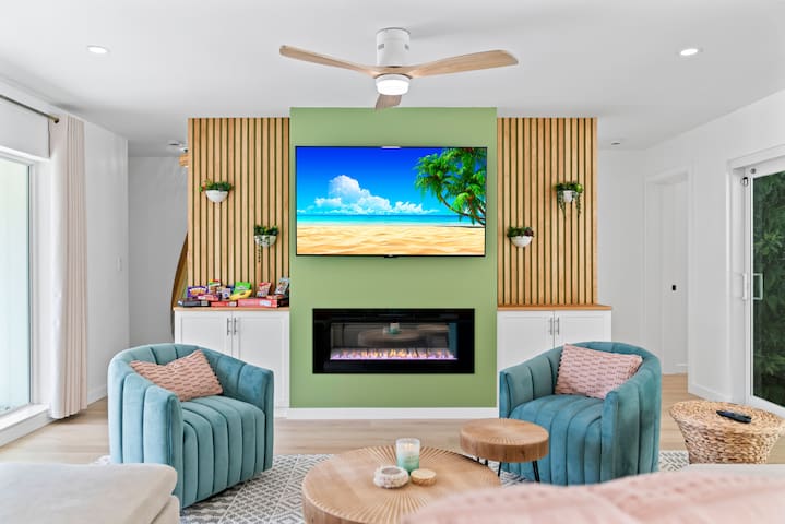 Walk to Beach-Heated Pool-Bikes-Quiet Neighborhood gallery image 2