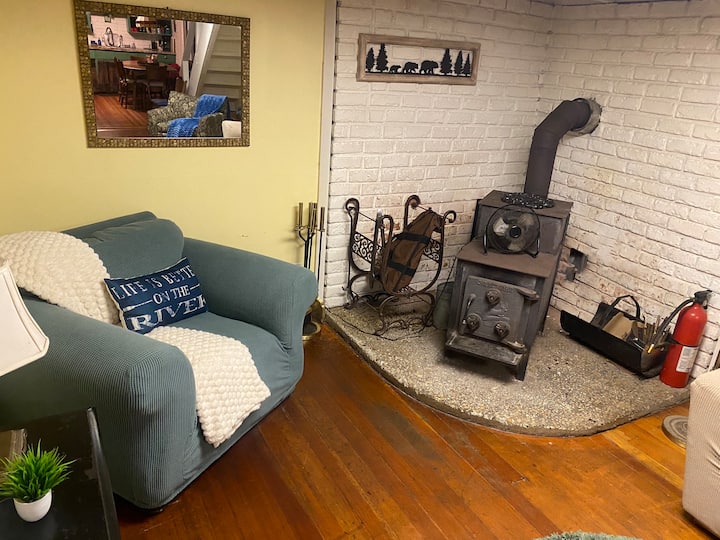 Riverfront Retreat With Dock, Hot Tub On Huge Deck - Russian River Vineyards, Forestville