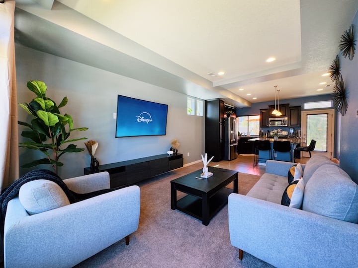 | Cozy Suite King Bed | Full Kitchen | Gym | More! - Denver, CO