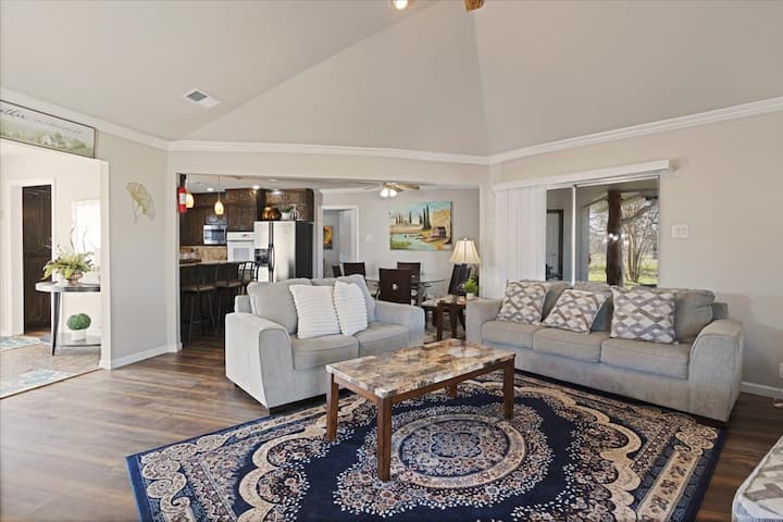 Rustic Farmhouse + Guest House - Hot Tub & Zipline - Lake Texoma