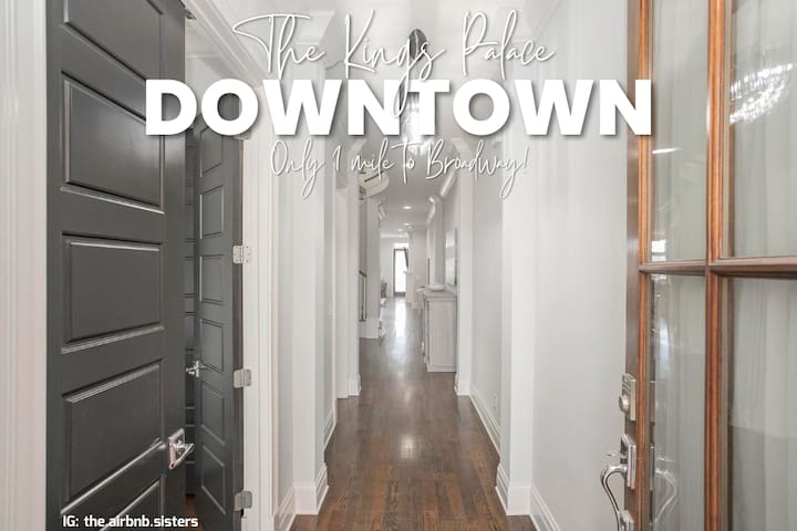 The Kings Palace – 1 mile to Broadway/Sleeps 12!