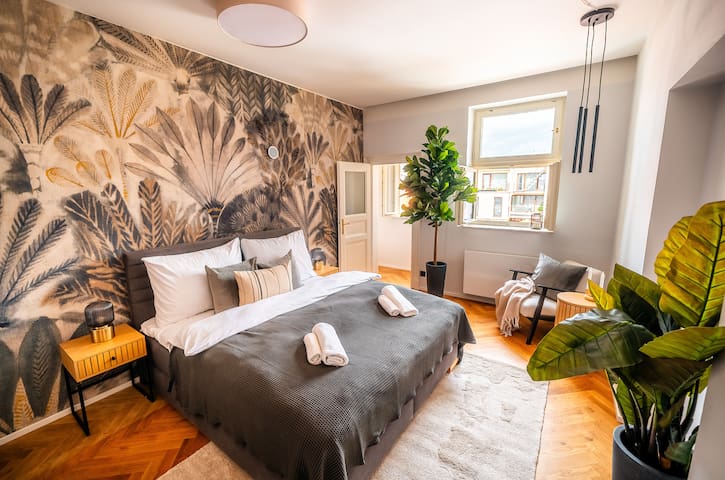 3BR+2.5Bath Heaven of Harmony #2 Theater V!EW gallery image 2