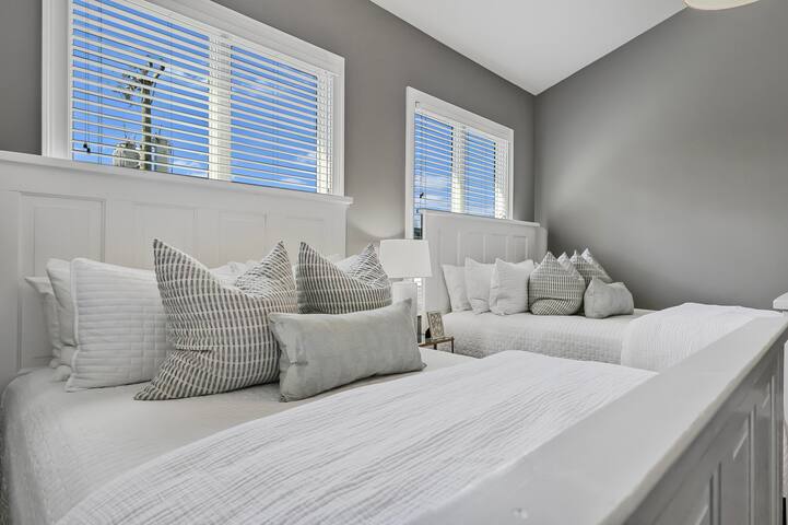 The Vanderbilt House – 1 mi to Broadway/7 Beds! gallery image 3