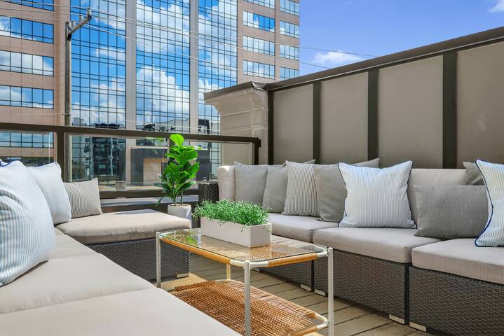 The Vanderbilt House – 1 mi to Broadway/7 Beds! gallery image 4