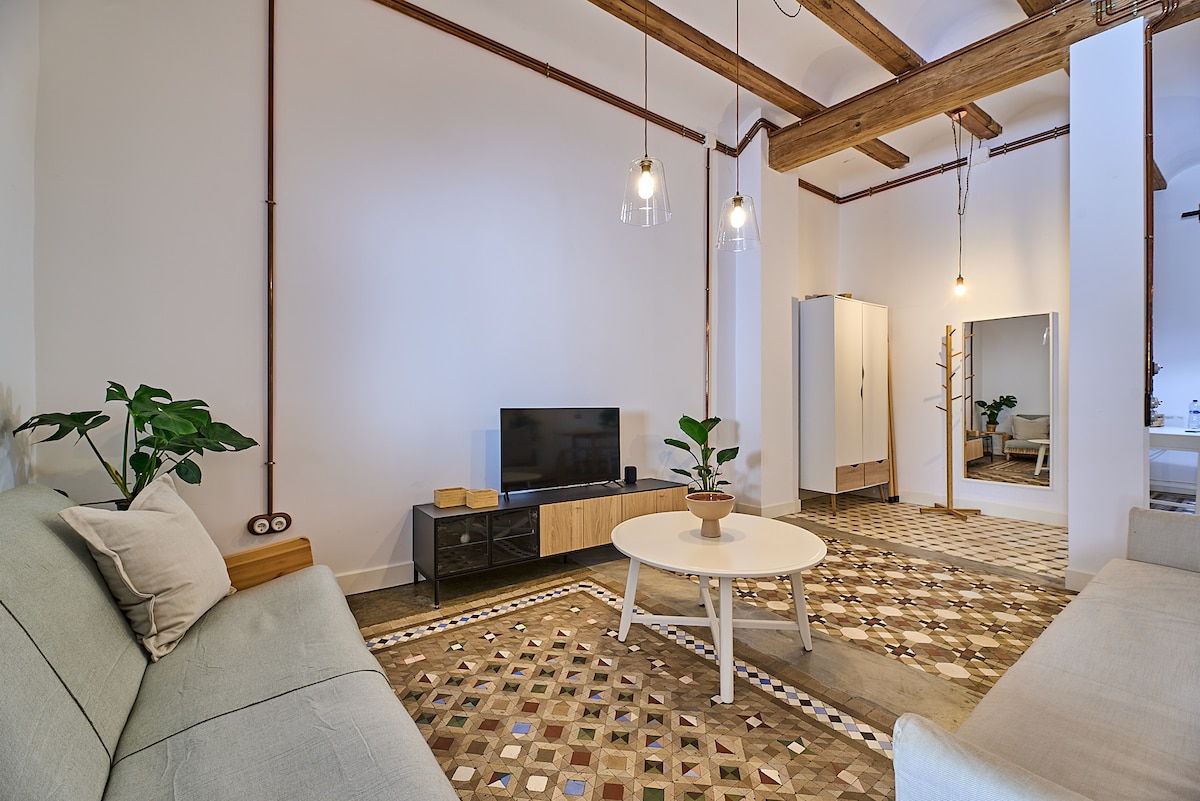 Top Airbnb: Sunlit Historic apartment in Valencia City Center in La Saïdia