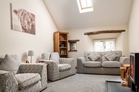 Cosy Barn conversion in N Wales with Log Burner