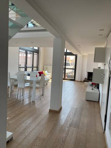 “Penthouse Luce Milano” Tram to Duomo-Metro gallery image 3