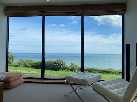 Clifftop Beachfront Modernist House with Sea Views