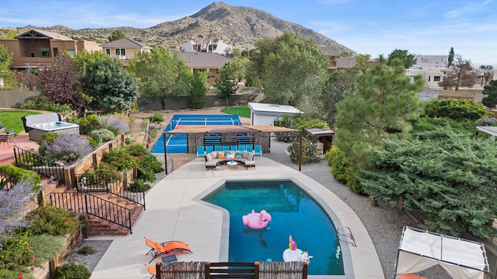 5 Bedroom, Pool, Hotub, Pickleball, Gym, Putt Putt - Houses for