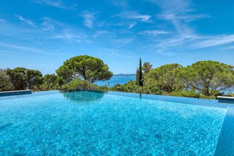 House with sea view – Private estate