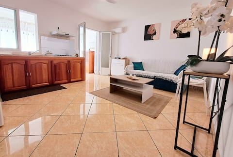 Top performing Airbnb: Pleasant 2-room apartment 100 meters from Saint Leu Beach in Saint Leu