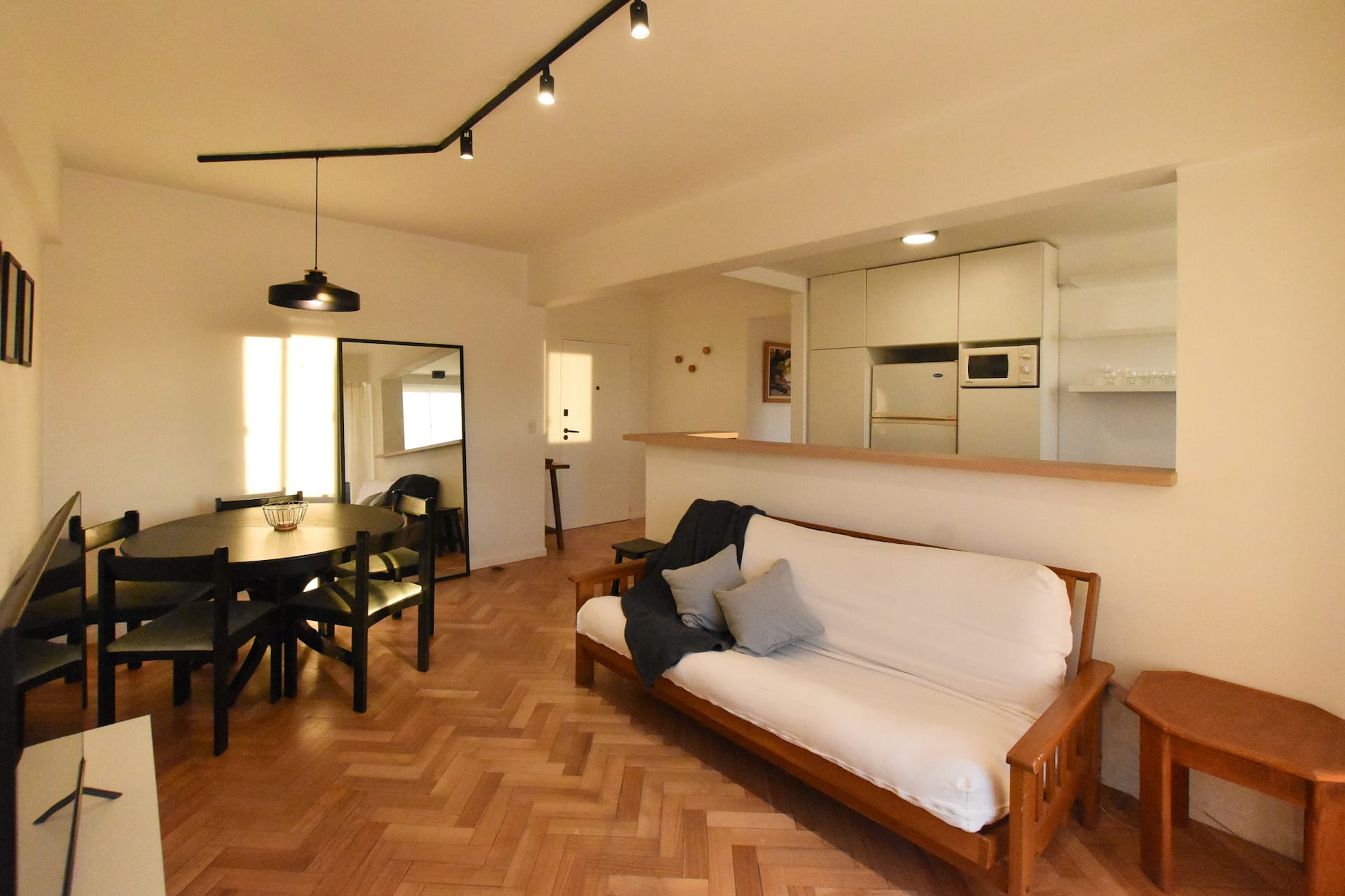Remodelled one-bedroom apartment with balcony in Colegiales