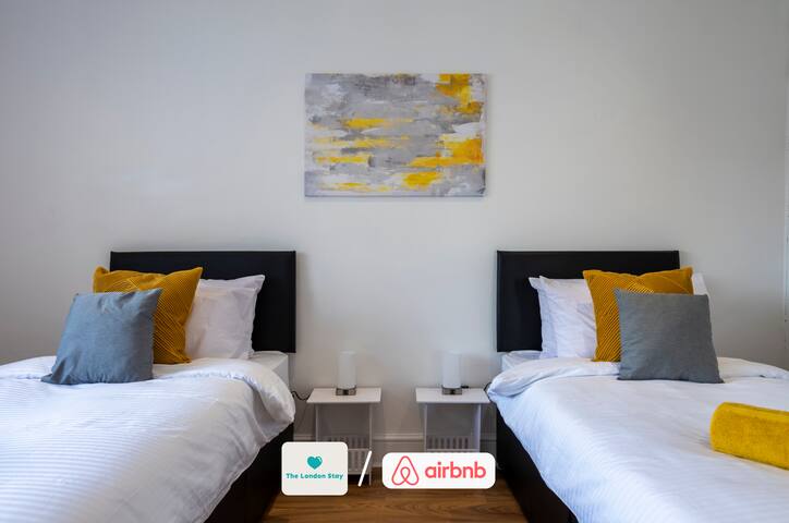 30%Off|4BdHs|London|Sleeps7|FreeParking|SuperKings gallery image 2