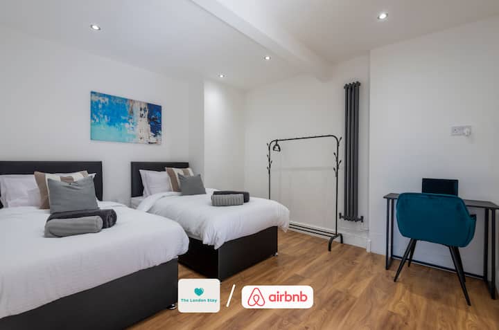 Საძინებელი ლონდონში მოკლევადიან ჯავშნებსა და აპარტამენტში

Დიდი ორადგილიანი საძინებელი.
