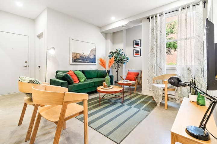 Modern 5 bedrooms 2 Bathroom in downtown gallery image 2