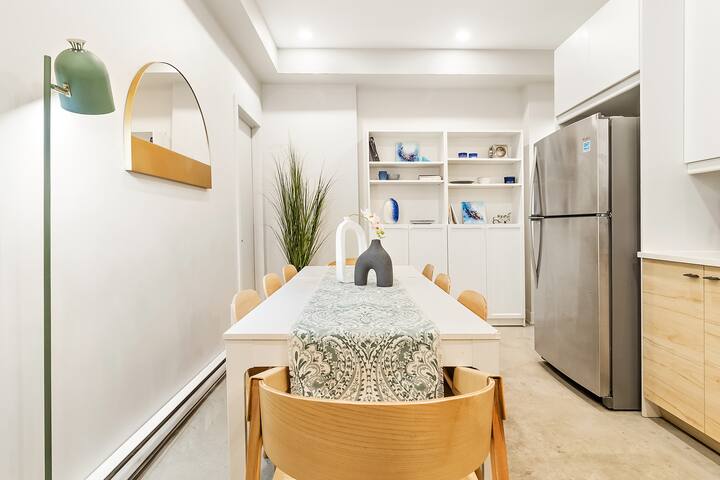 Modern 5 bedrooms 2 Bathroom in downtown gallery image 4