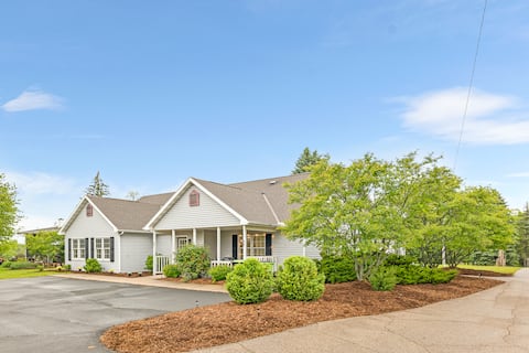 Spacious 7 BR Home Near Green Lake / Golf Course