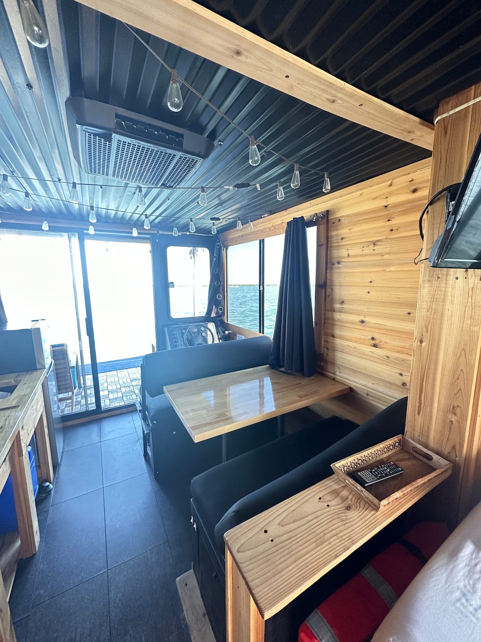 Off Grid HouseBoat "Shanty Pineapple Key West"