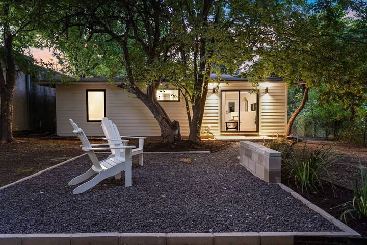 Entire Fourplex for Friends & Family! gallery image 5