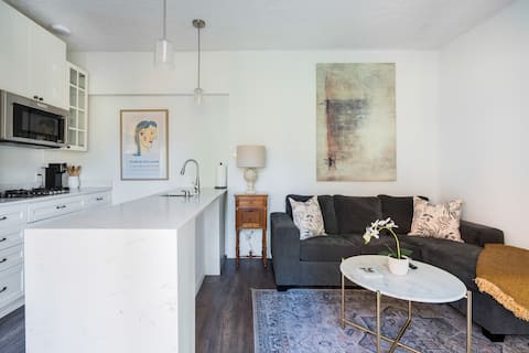 Popular Airbnb listing: 1 Bedroom Garden Suite - Downtown Collingwood in Collingwood