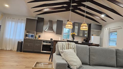 Successful Airbnb property: Mellow Yellow in Conesus Lake