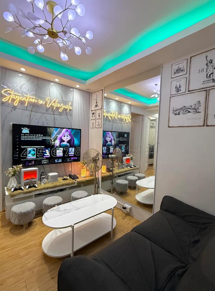 Theater Suite | Cozy  2br Staycation In Valenzuela - Navotas