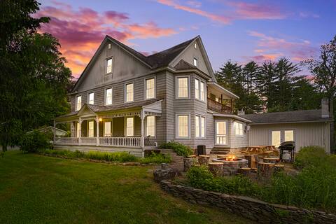Private Indoor heated Pool-Firepit-7acres-sleeps22