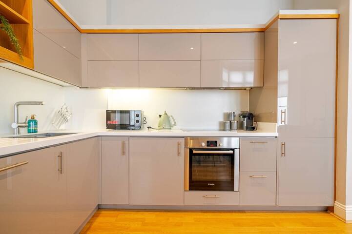 Modern 3 Bed 2 Bath Apartment Close to Mayfair gallery image 5