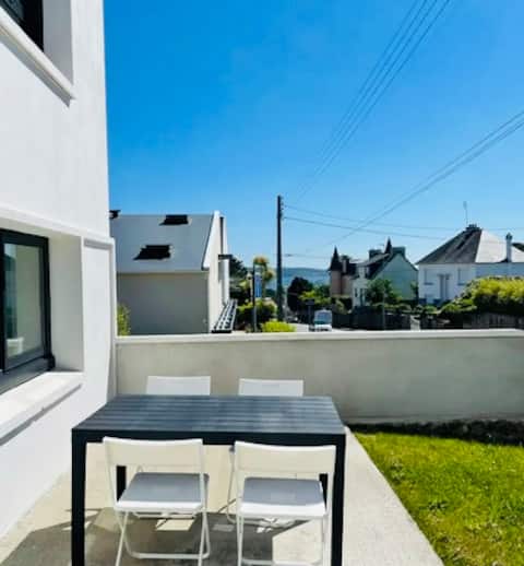 Apartment close to the sea