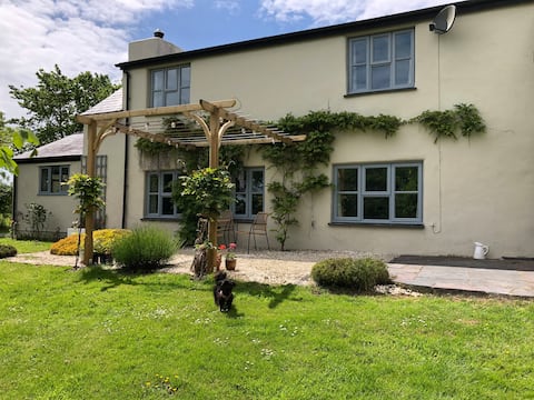 Willow cosy farm cottage in idyllic Pembrokeshire