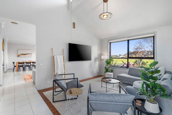 Werribee Spacious Retreat - Point Cook