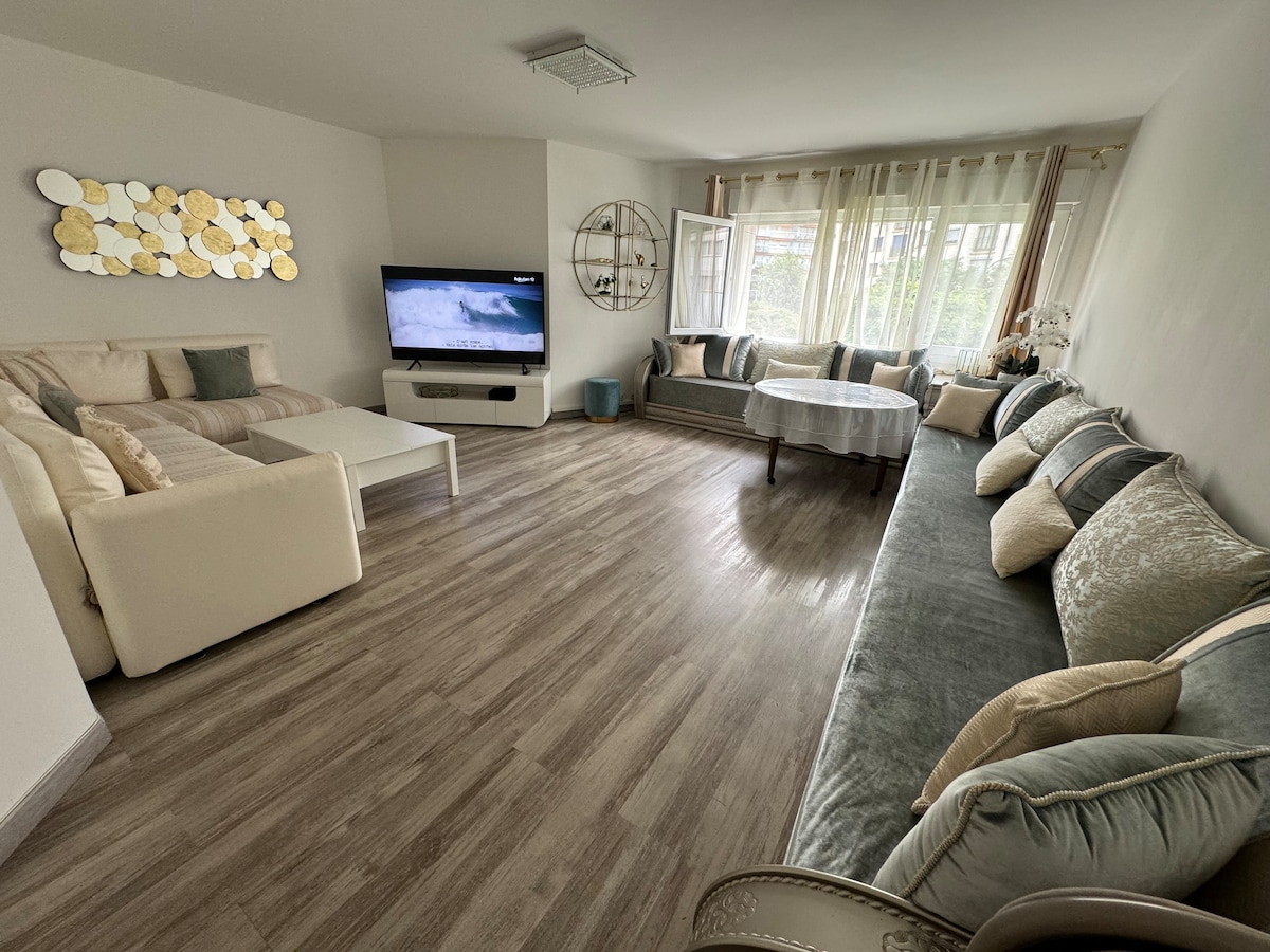 Popular Airbnb listing: Apartment 15min Champs-Elysées in Clichy