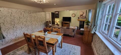 Successful Airbnb property: The Lodge at Fairfield Court (Gardeners Cottage) in Bromsgrove
