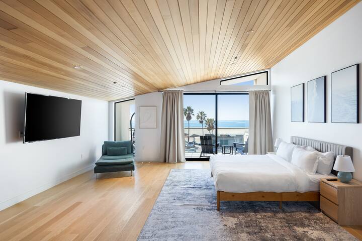 Luxe Oceanfront Beach Haus gallery image 4