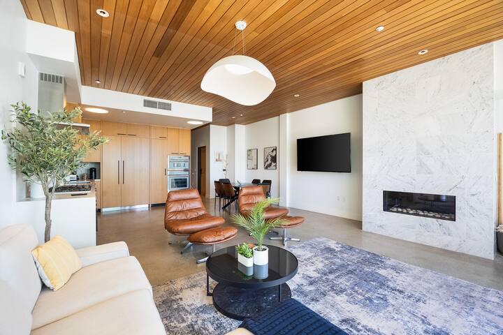 Luxe Oceanfront Beach Haus gallery image 5